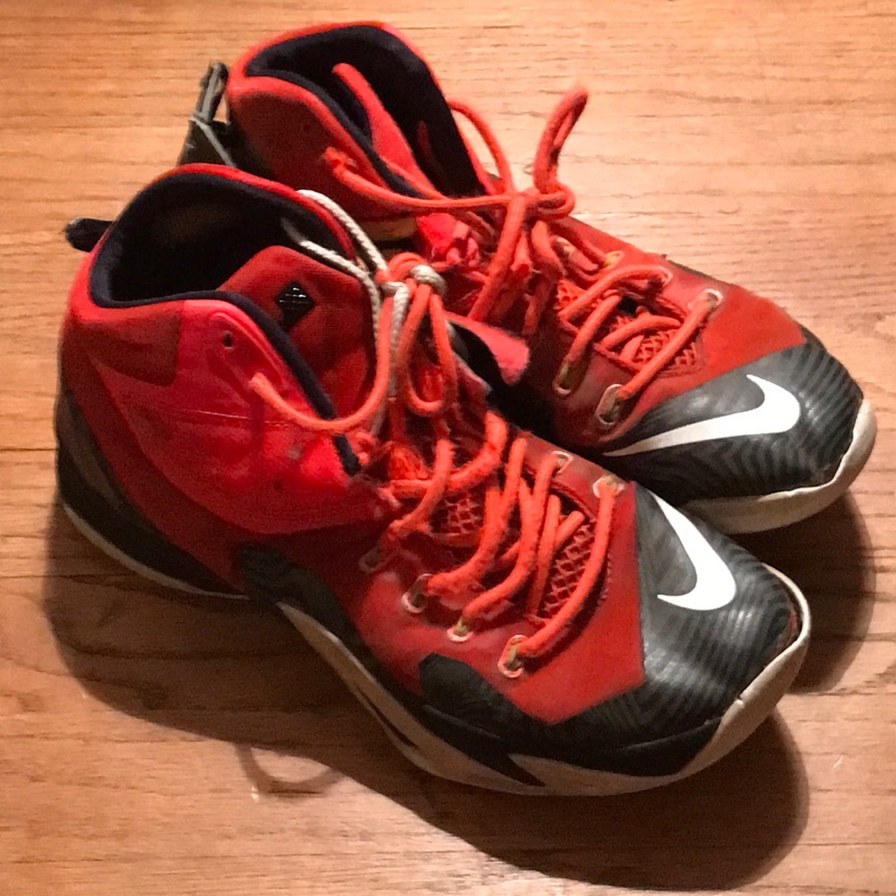 Lebron soldier 8 men’s shoes size 10.5